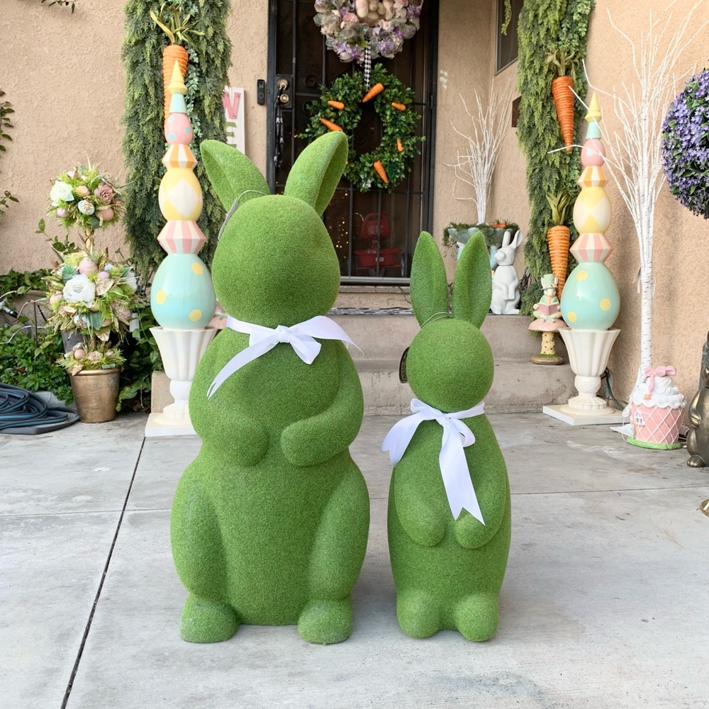 Flocked giant mossy bunnies set